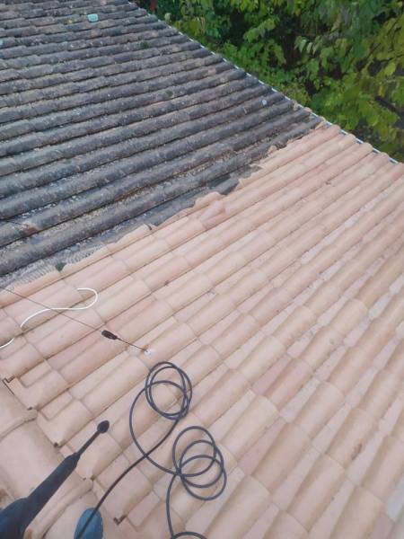 devis nettoyage de toiture de maison pres de aix en provence dans les Bouches du Rhône