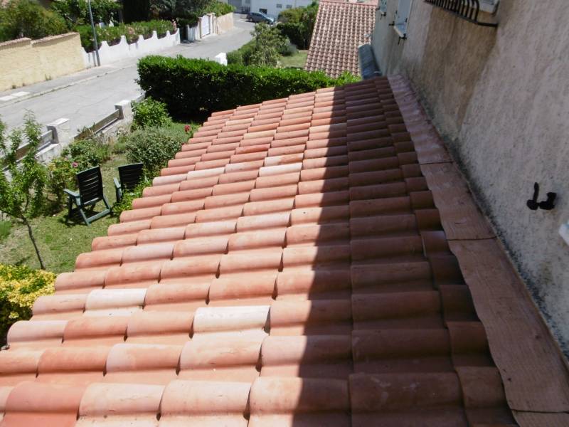 Nettoyage et entretien d'une toiture sur la commune de Velaux (13880) dans les Bouches du Rhône (13)
