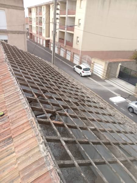 Rénovation compléte d' une toiture a Senas dans les Bouches du Rhône