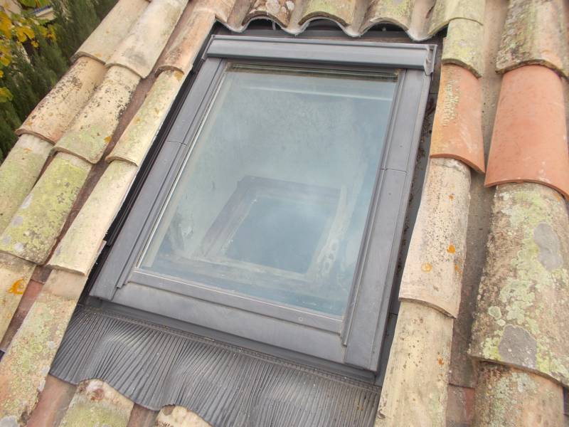 Pose de fenêtre de toit Velux à Aix