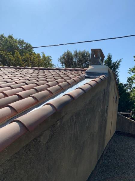 artisan couvreur zingueur à Gordes Vaucluse 84220