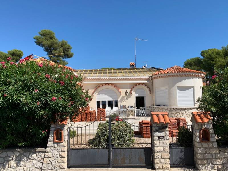 rénovation de toiture en tuile canal gironnée pour étanchéité de toiture par artisan couvreur zingueur