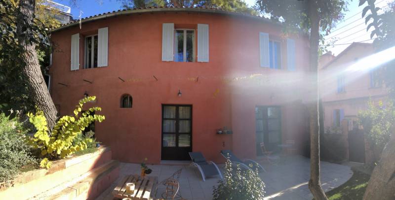 pose et installation de gouttières et descentes d'eaux pluviales en zinc à Aix en Provence