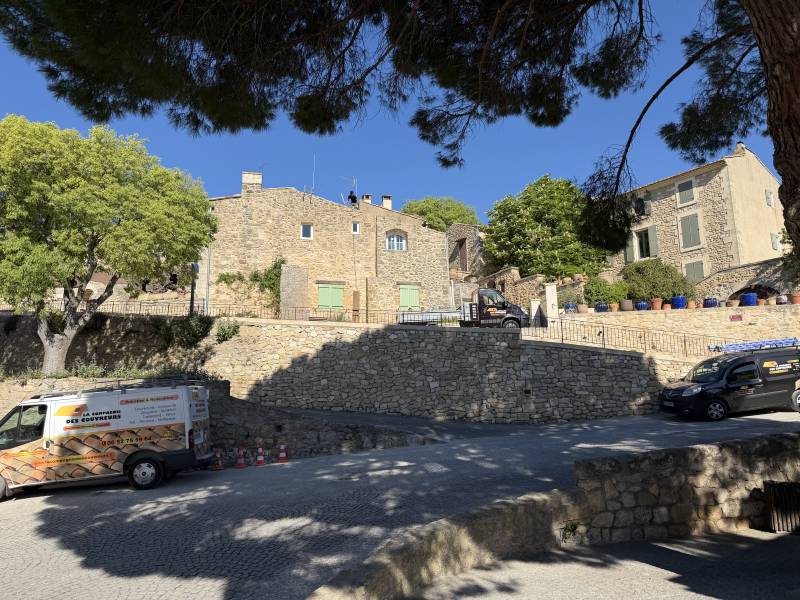 Rénovation de toiture sur la commune d' Aurons dans les Bouches du Rhône