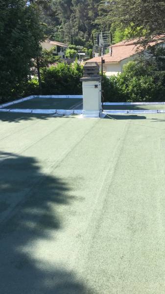 Rénovation d'une isolation et d'une étanchéité d'un toit terrasse sur la commune de Simiane Collongue dans les Bouches du Rhône