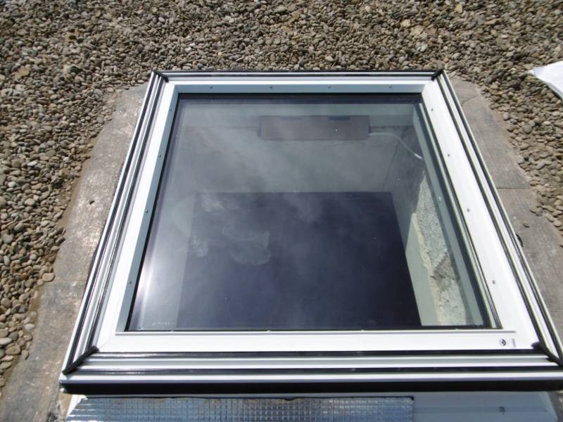 Remplacement de Fenêtres de Toit sur un Toit Terrasse par nos Couvreurs à Miramas (13140) dans les Bouches du Rhône (13)