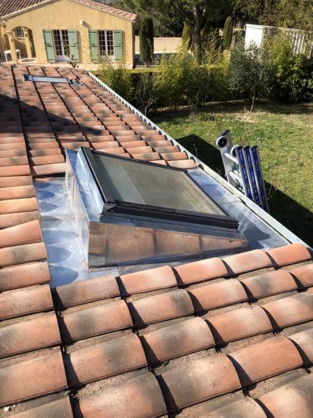 artisan couvreur zingueur pour étanchéité de toiture à mallemort