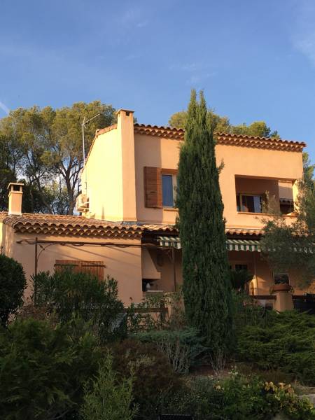 remplacement et pose de solins en plomb sur une toiture à Ventabren 13122 à coté de Aix en Provence dans les Bouches du Rhône 13