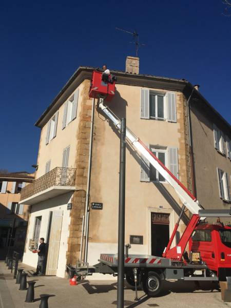 Réfection et réparation de gouttières en zinc par nos artisans couvreurs zingueurs à Gardanne à coté de Marseille dans les Bouches du Rhône (13)